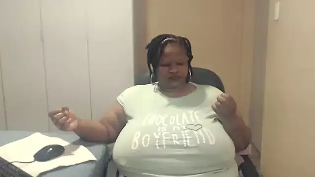 Snapshot of sweetnoziexx chatting on 09/28/25, 03:12 sweetnoziexx online show from 09/28/25, 03:12