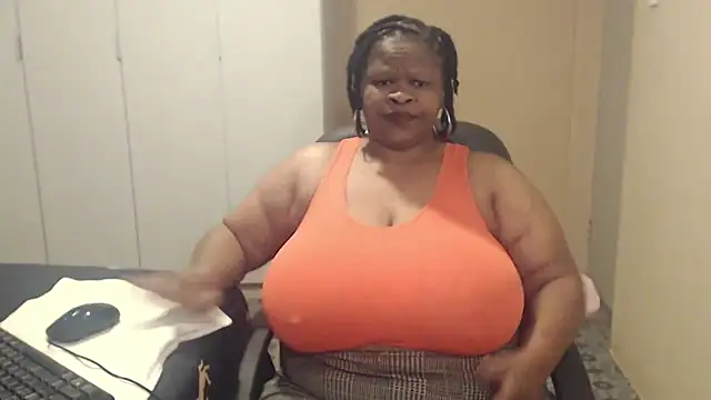 Snapshot of sweetnoziexx chatting on 10/05/25, 03:38 sweetnoziexx online show from 10/05/25, 03:38