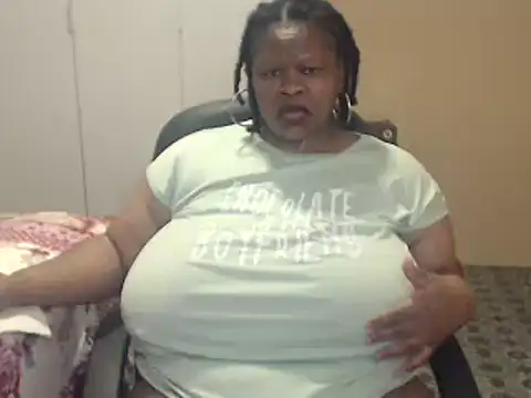 Snapshot of sweetnoziexx chatting on 11/23/25, 04:56 sweetnoziexx online show from 11/23/25, 04:56