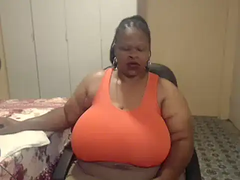 Snapshot of sweetnoziexx chatting on 01/18/26, 04:16 sweetnoziexx online show from 01/18/26, 04:16