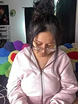 MsConejitaa online show from 12/18/24, 05:52