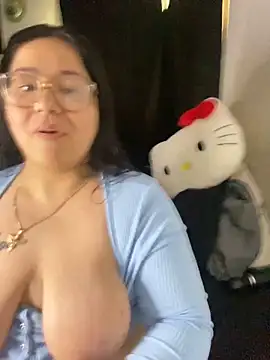 MsConejitaa online show from 12/15/25, 05:28