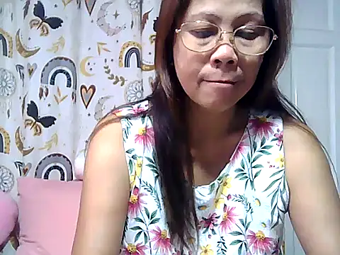 urwife tobe online show from 04/19/26, 09:17