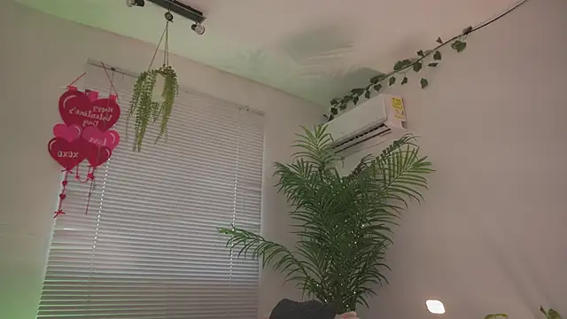 Snapshot of Cooper-Reds chatting on 02/19/26, 05:53 Cooper-Reds online show from 02/19/26, 05:53