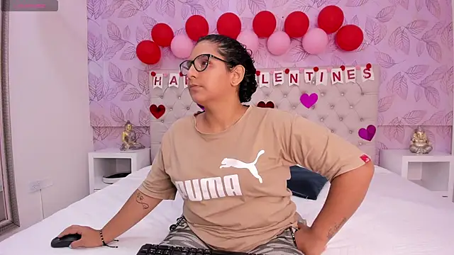 DanielleEvans  online show from 02/14/25, 11:21