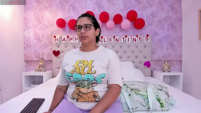 DanielleEvans  online show from 02/17/25, 11:23