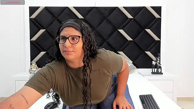 DanielleEvans  online show from 03/01/25, 11:17