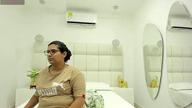 DanielleEvans  online show from 09/30/25, 11:04