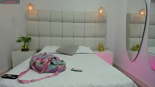 DanielleEvans  online show from 10/17/25, 11:24