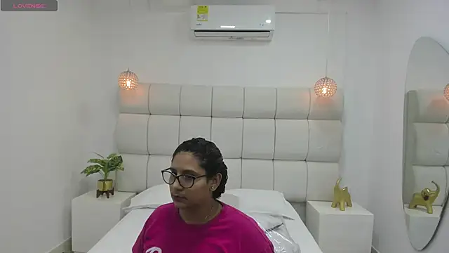 DanielleEvans  online show from 10/19/25, 11:22