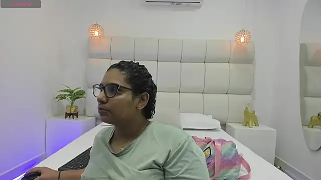 DanielleEvans  online show from 10/20/25, 11:21