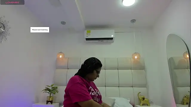 DanielleEvans  online show from 11/12/25, 11:21