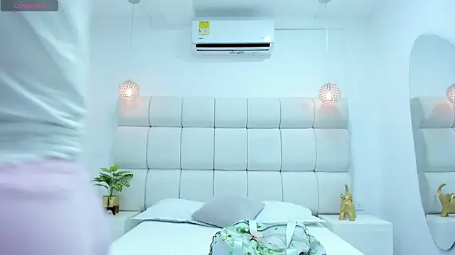 DanielleEvans  online show from 11/14/25, 11:31