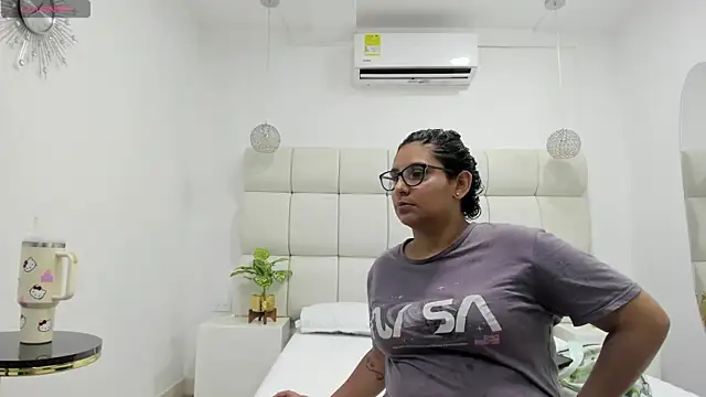 DanielleEvans  online show from 11/27/25, 11:23