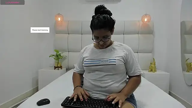 DanielleEvans  online show from 11/29/25, 11:24