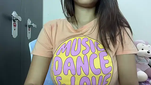 Snapshot of riya_stream chatting on 03/04/25, 05:13 riya stream online show from 03/04/25, 05:13