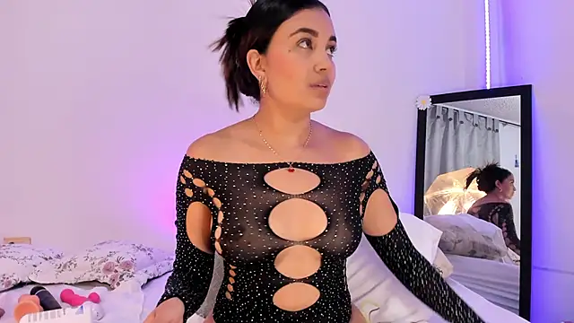 aisha es online show from 01/14/25, 02:43