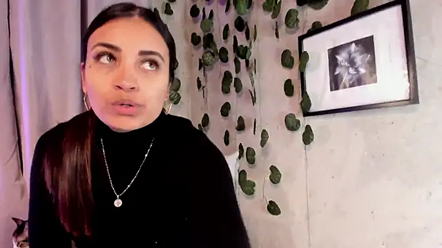 aisha es online show from 02/25/25, 11:22