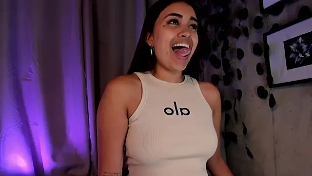 aisha es online show from 02/28/25, 08:39