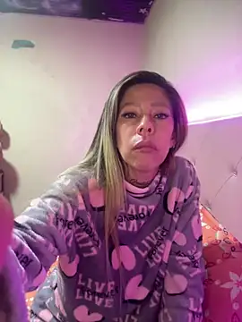 Snapshot of Karly_moon chatting on 03/23/25, 03:32 Karly moon online show from 03/23/25, 03:32