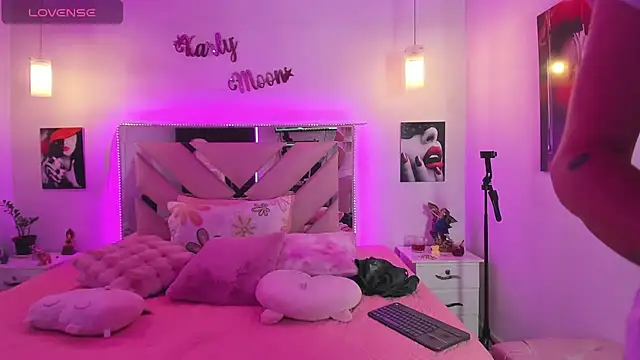 Karly moon online show from 11/19/25, 05:13