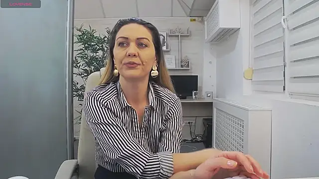 EllaMilf  online show from 01/24/25, 02:30