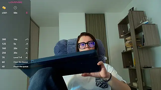 Arya starrk online show from 10/22/25, 01:44