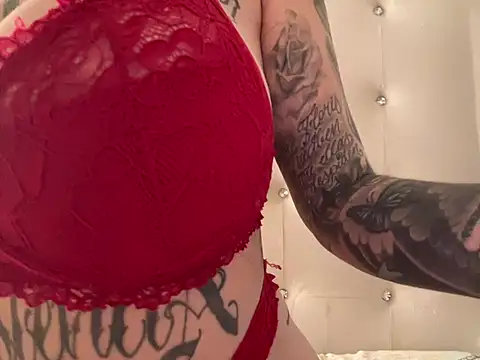 Snapshot of SabrinaRussel chatting on 03/19/25, 03:52 SabrinaRussel online show from 03/19/25, 03:52