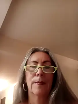 Snapshot of EvaRobinson chatting on 12/13/24, 05:16 EvaRobinson online show from 12/13/24, 05:16