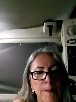 Snapshot of EvaRobinson chatting on 12/30/24, 11:06 EvaRobinson online show from 12/30/24, 11:06