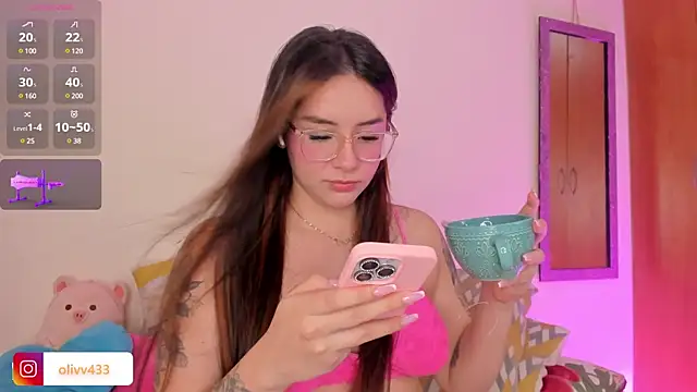 olivia  s online show from 03/23/25, 03:10