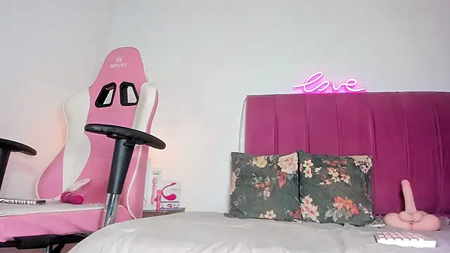 Snapshot of Valentinamolina_ chatting on 06/26/26, 08:02 Valentinamolina online show from 06/26/26, 08:02