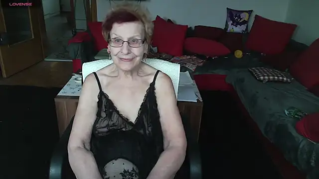 HeisseomaOriginal online show from 10/29/25, 08:27