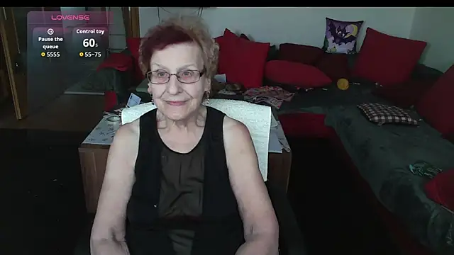 HeisseomaOriginal online show from 10/31/25, 08:26