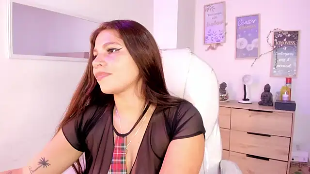 bluee hazell online show from 02/07/25, 05:51