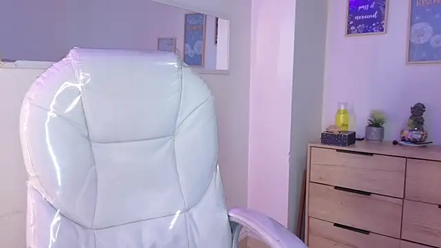 bluee hazell online show from 04/20/26, 11:24