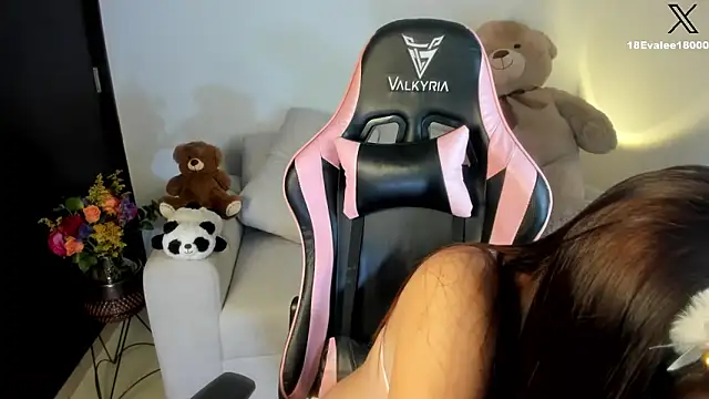 eval lee18 online show from 01/31/25, 05:09