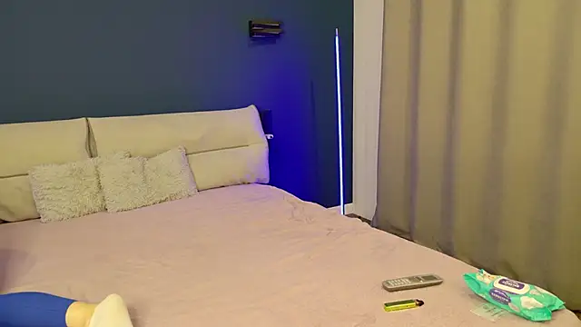 Mila Anders online show from 09/09/25, 04:23