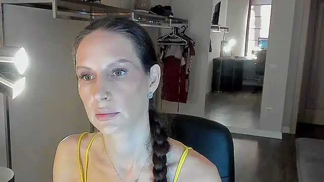 Mila Anders online show from 04/20/26, 05:10