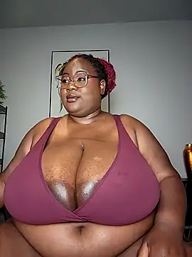 SexyHugeblackTitties online show from 12/17/25, 05:46