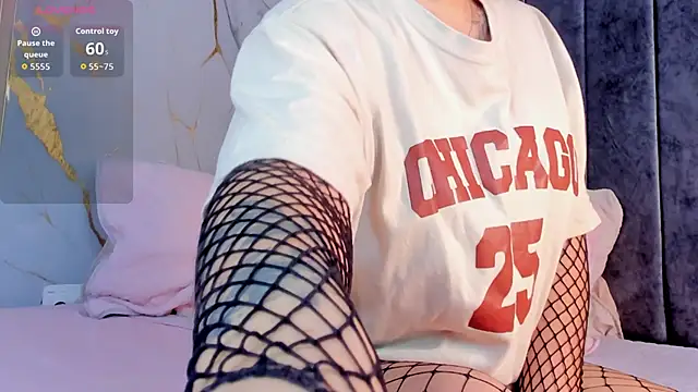 Snapshot of CIEL-DOUCE chatting on 12/19/25, 04:30 CIEL-DOUCE online show from 12/19/25, 04:30