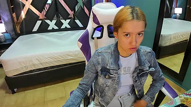 Linda4Petite online show from 01/26/25, 01:15