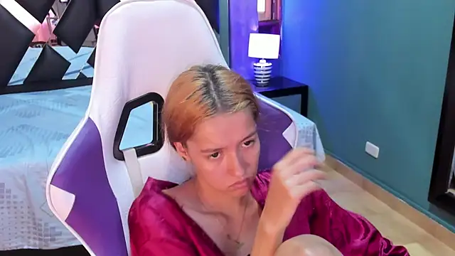 Linda4Petite online show from 01/26/25, 04:41