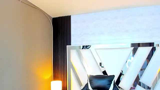 Linda4Petite online show from 10/15/25, 06:08