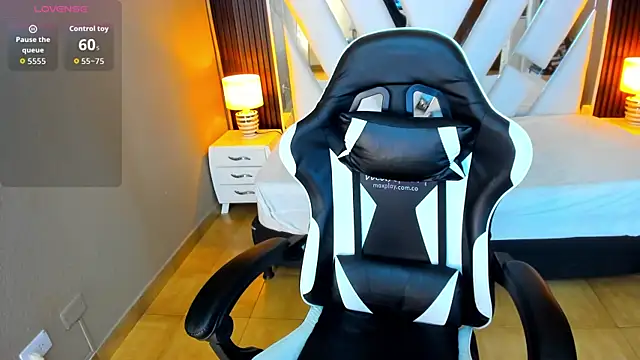 Linda4Petite online show from 11/21/25, 06:06