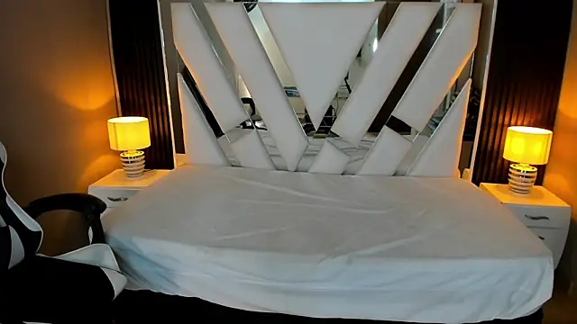 Linda4Petite online show from 02/16/26, 06:04