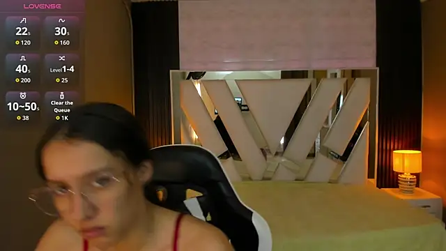 Linda4Petite online show from 03/27/26, 06:29