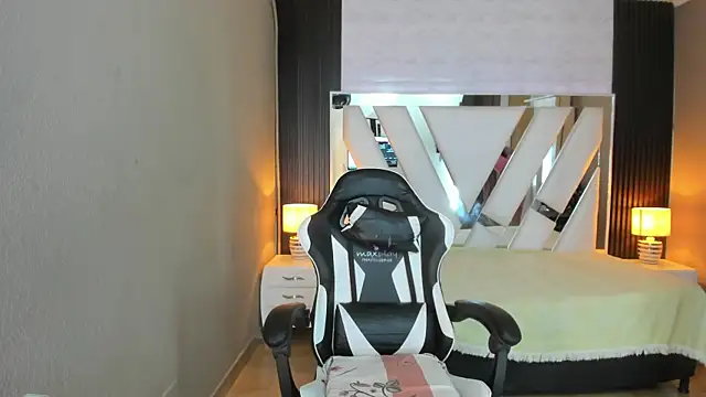 Linda4Petite online show from 04/10/26, 06:34