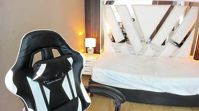 Linda4Petite online show from 04/12/26, 02:55