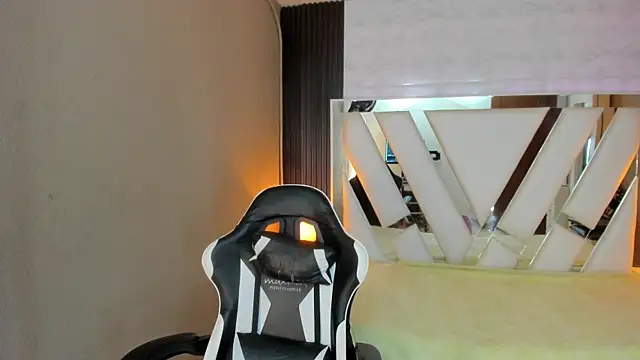 Linda4Petite online show from 04/13/26, 06:24